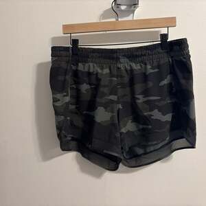 Athleta Womens Mesh Racer Run Short 4" Black Gray Camo